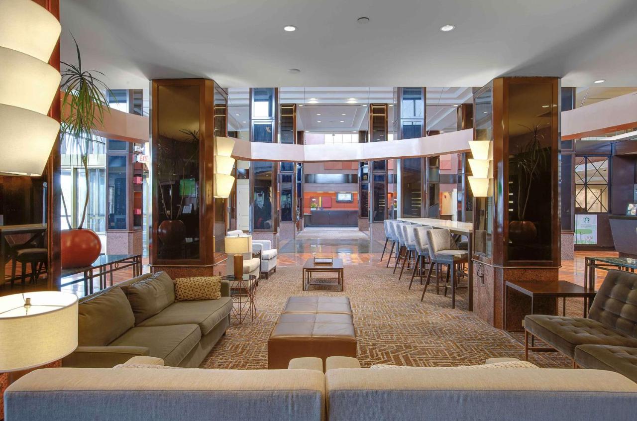 Hilton Newark Lobby